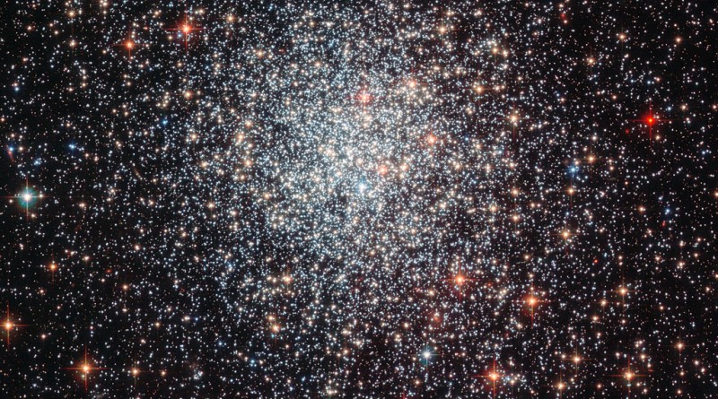 NGC 1783, un cúmulo globular joven en la Gran Nube de Magallanes