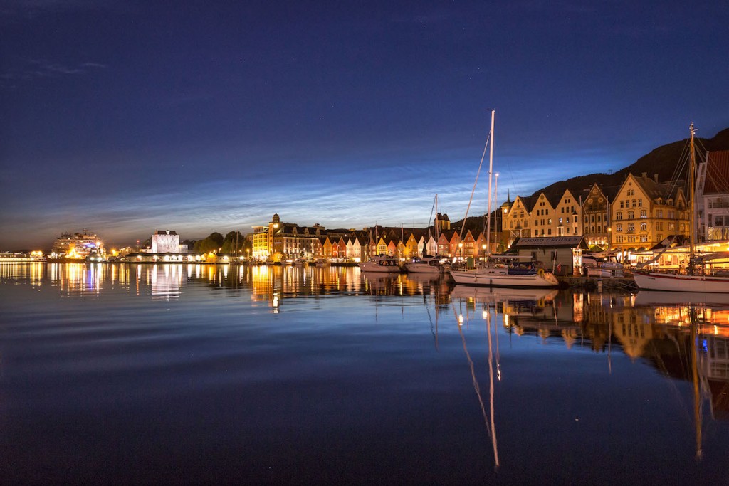 Nubes noctilucentes desde Bergen, Noruega