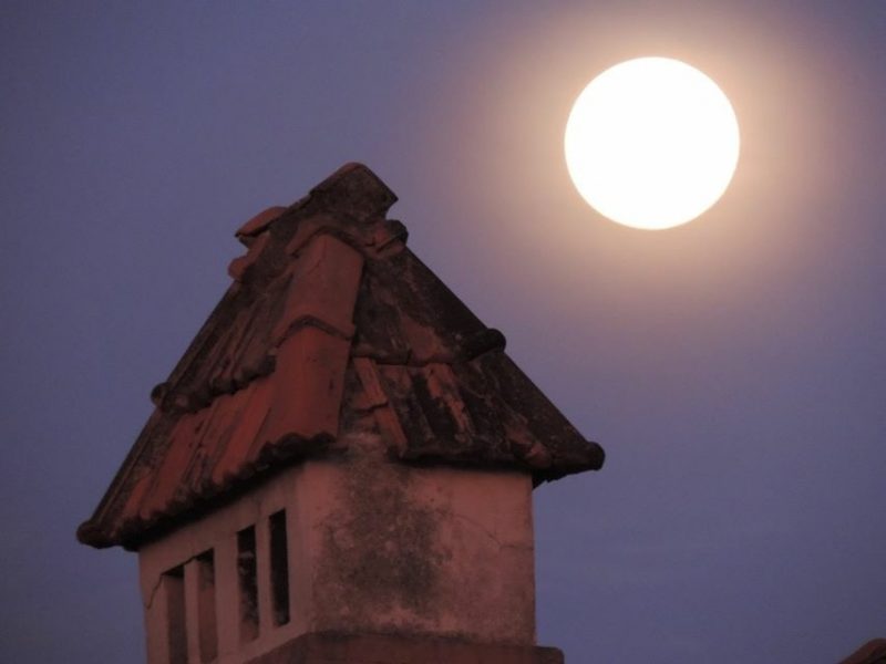 La Luna desde Montevideo, Uruguay