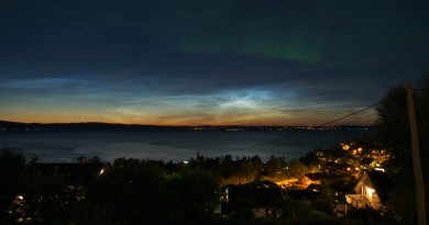 Nubes noctilucentes y auroras desde Trondheim, Noruega