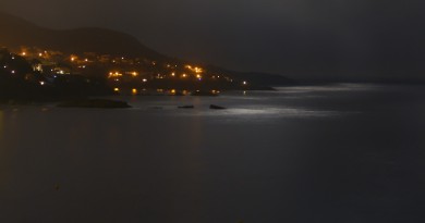 Foto de la luz de la Luna en la bahía de Roses, Girona (España)