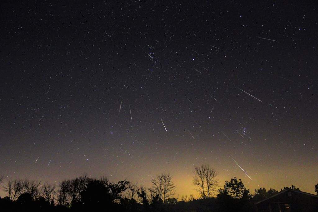 Imagen compuesta de 30 perseidas desde Ohio, Estados Unidos