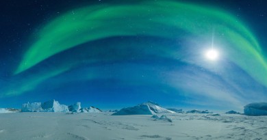 Auroras australes y la Luna desde la Antártida