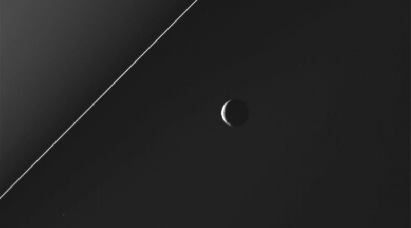 Foto de Tetis y los anillos de Saturno