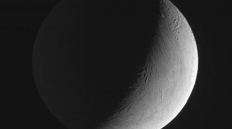 Foto de Encélado tomada por la sonda Cassini