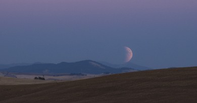 La salida de la Luna durante el eclipse (fase parcial) desde Washington, EE. UU.