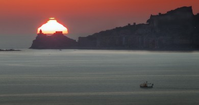 El rayo verde durante la puesta de Sol en Porto Venere, Italia
