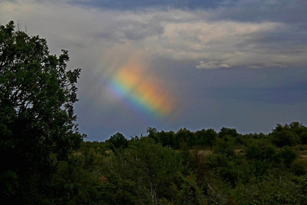Foto de un arcoíris desde Francia