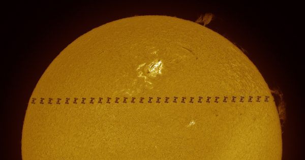 La secuencia del tránsito de la ISS frente al Sol