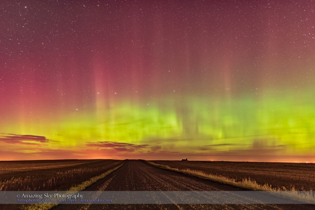 Auroras boreales y la constelación de la Osa Mayor desde Alberta, Canadá