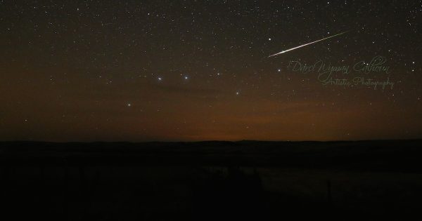 Un meteoro y la constelación de la Osa Mayor desde Oregón, EE. UU.