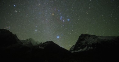 Una oriónida, Sirius, Procyon y las constelaciones de Orión y Géminis desde China