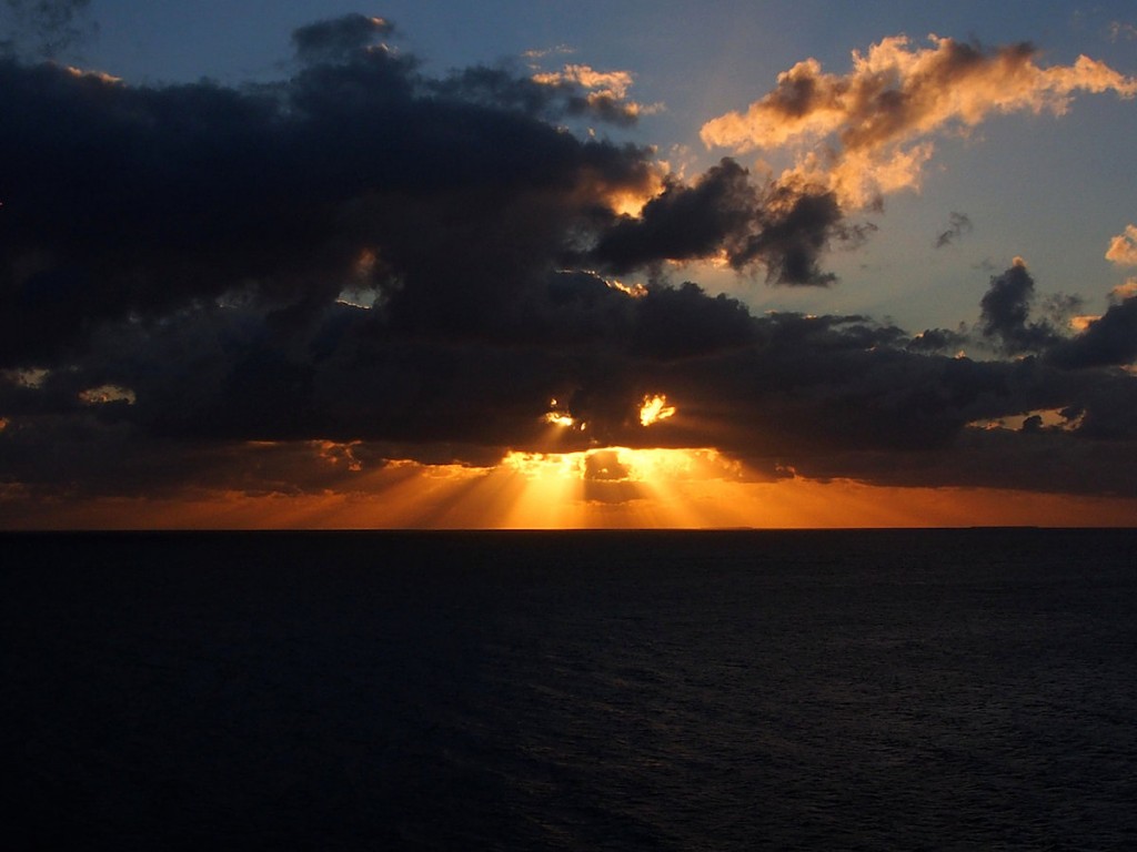 La salida del Sol desde Nueva Caledonia (Océano Pacífico)
