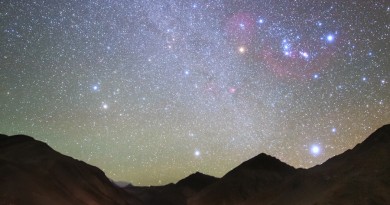 La Vía Láctea, la constelación de Orión y Sirius desde el Tíbet