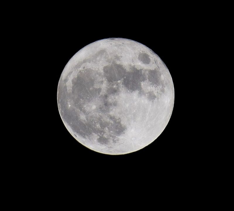 La Luna llena desde Massachusetts, Estados Unidos