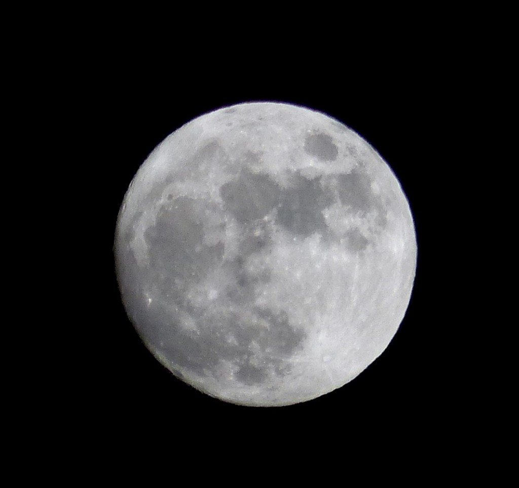 La Luna desde Girona, España