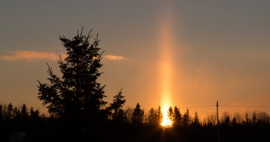 Pilar de luz al atardecer en Ontario, Canadá