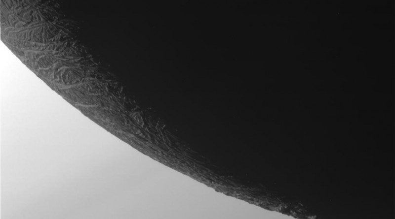 Imágenes de Encélado (luna de Saturno) tomada por la sonda Cassini