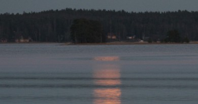 La salida de la Luna desde Porvoo, Finlandia