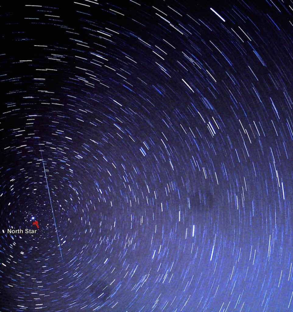 Rastro de estrellas y un meteoro desde Carolina del Norte, Estados Unidos