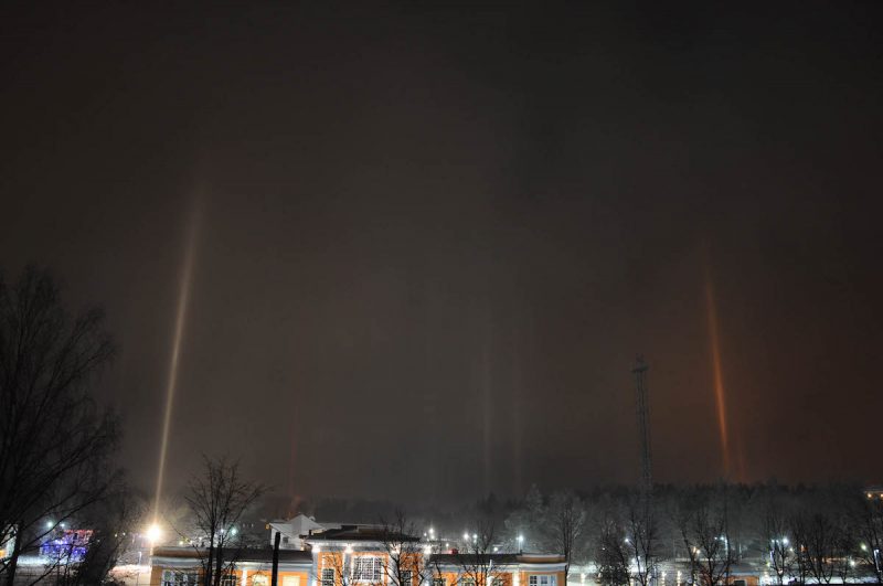 Imagen de pilares de luz desde Letonia