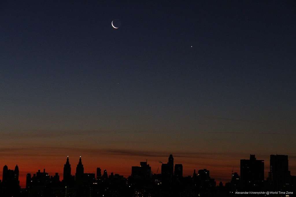 La Luna, Venus y Mercurio sobre Manhattan, Nueva York