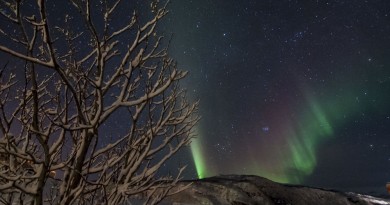 Auroras boreales y las Pléyades desde Tromsø, Noruega