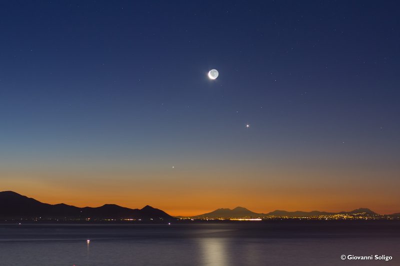 La Luna, Venus y Mercurio desde Formia, Italia