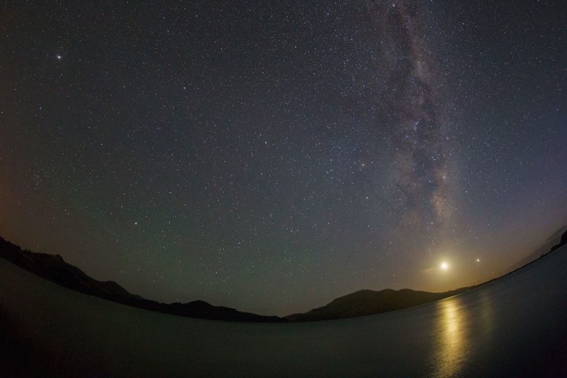 La Vía Láctea, la Luna y Venus desde Nueva Zelanda