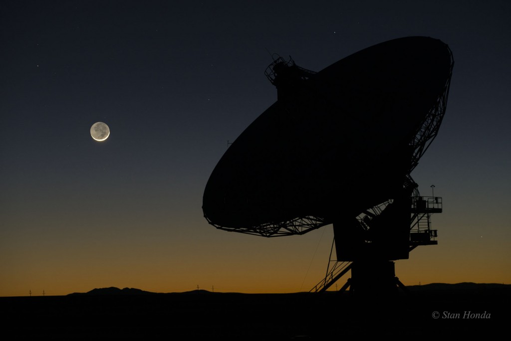 La Luna al atardecer desde Nuevo México, Estados Unidos