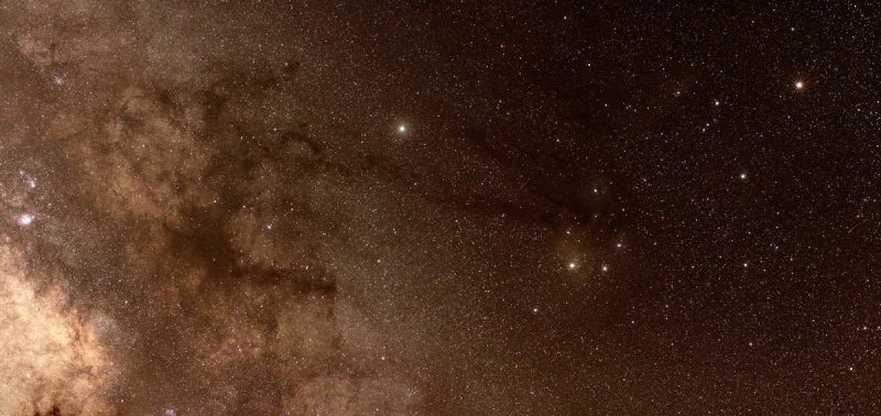 Imagen de Saturno, Antares, Marte y la Vía Láctea