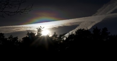 Nubes iridiscentes al atardecer en Göteborg, Suecia