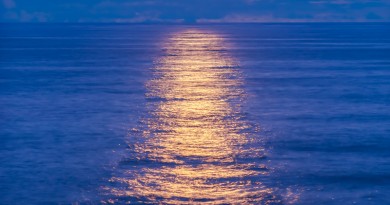 La salida de la Luna sobre el Océano Pacífico desde Australia