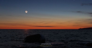 La Luna al atardecer desde el Lago Hurón (Canadá)