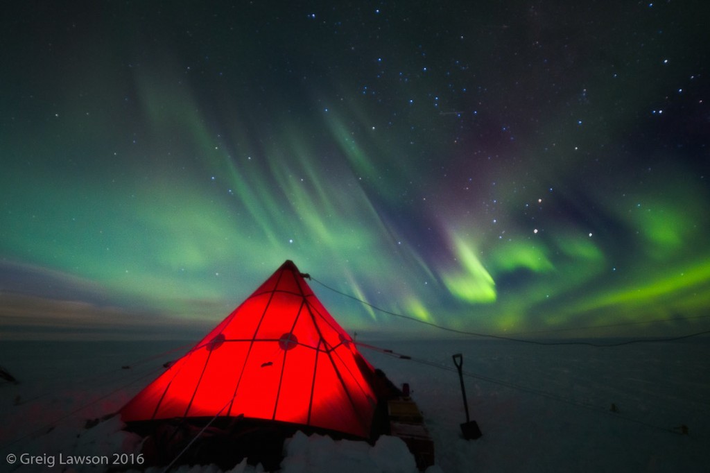 Auroras australes, Marte, Saturno y Antares desde la Antártida