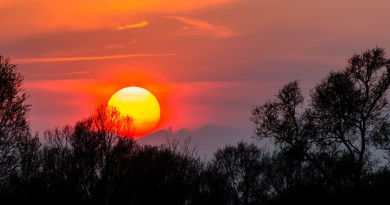 La puesta de Sol desde Nimega, Países Bajos