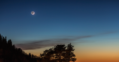 La Luna al atardecer desde Bergen, Noruega