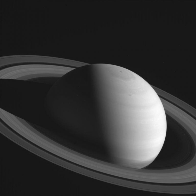 Imagen de Saturno tomada por la sonda Cassini (12-abril-2016)