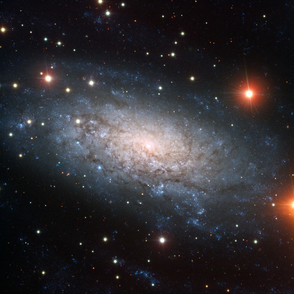 Los tres agujeros negros centrales de la galaxia NGC 3621