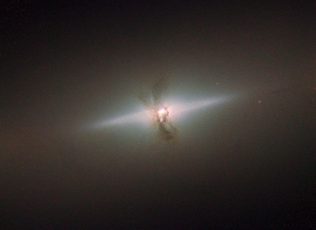 NGC 4111: el resultado de una colisión galáctica