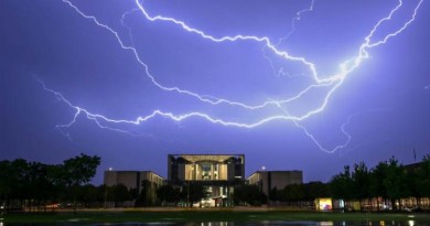 Tormenta eléctrica sobre la Cancillería Federal (Berlín, Alemania)