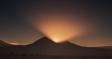 Rayos crepusculares desde Atacama, Chile