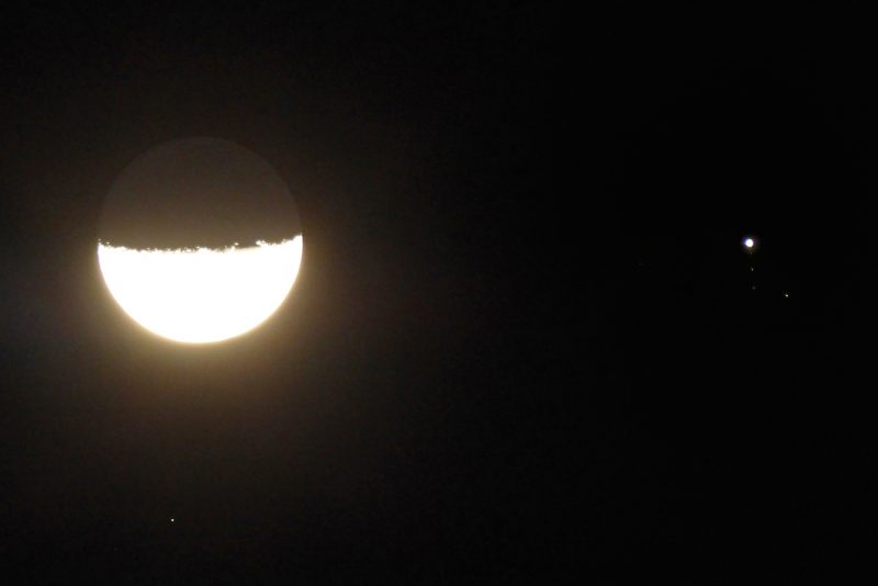 Imagen de la Luna y Júpiter desde Zimbabue