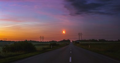 La salida de la Luna desde Stenbjerg, Dinamarca