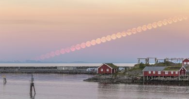 La secuencia de la salida de la Luna desde las islas Lofoten, Noruega