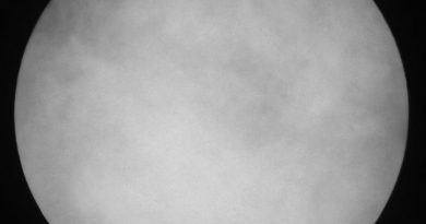 Foto del tránsito de la Estación Espacial Internacional frente al Sol