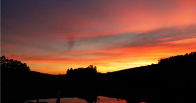 El amanecer desde Governador Lindenberg, Brasil