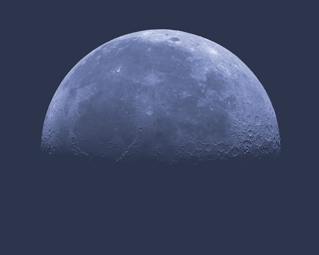 La Luna al atardecer desde Nueva York, Estados Unidos