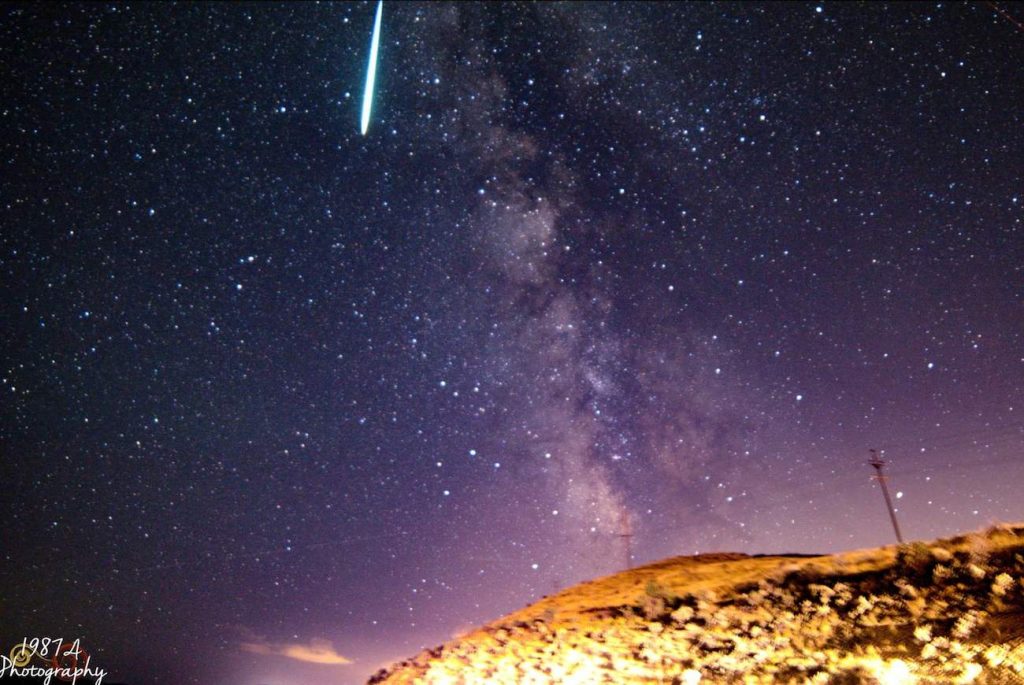 La Vía Láctea y un bólido desde Utah, Estados Unidos