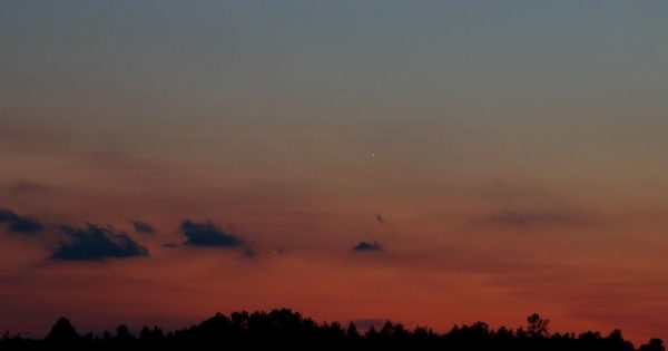 Júpiter y Venus al atardecer en Newark, Nueva York (EE. UU.)